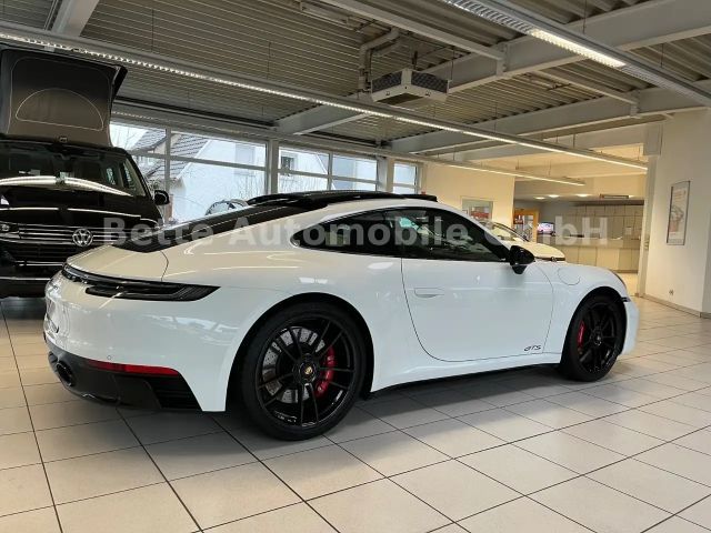 Porsche 992 Black Edition Carrera GTS