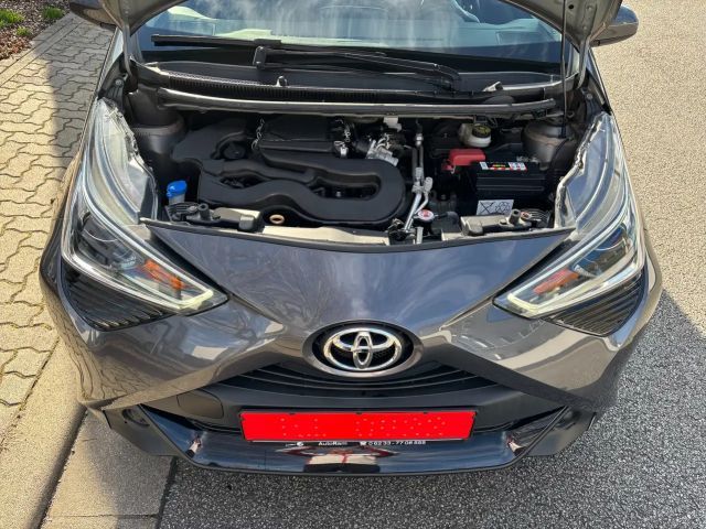 Toyota Aygo Hatchback Play X-play