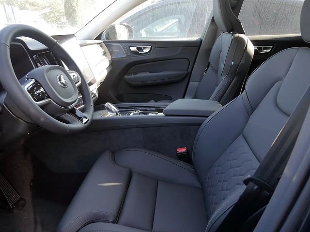 Volvo XC60 AWD Dark Plus