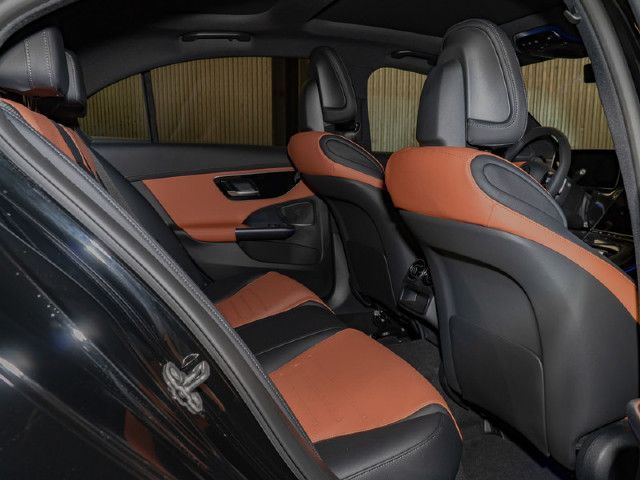 Mercedes-Benz C 200 AMG Line Sedan