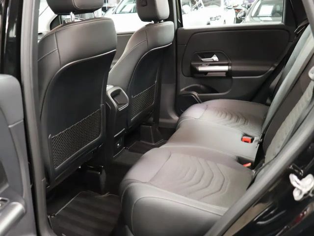 Mercedes-Benz B 200 Sedan