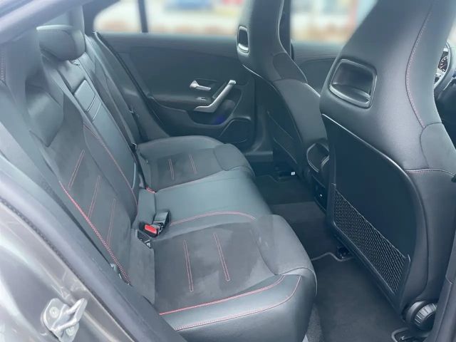 Mercedes-Benz CLA 200 AMG Line CLA 200 d Coupé