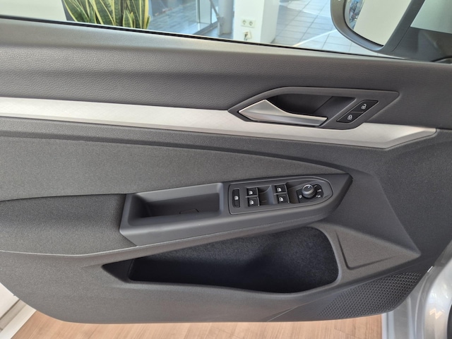 Volkswagen Golf 1.5 eTSI DSG Life Variant