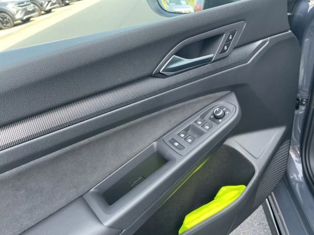 Volkswagen Golf 1.5 eTSI DSG R-Line