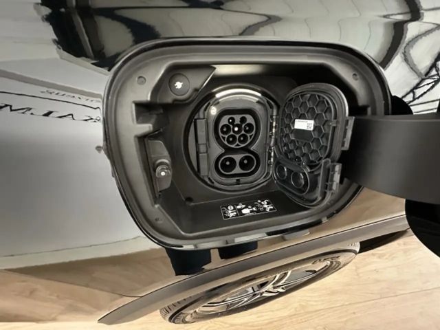 Mercedes-Benz EQB 300 4MATIC AMG Line