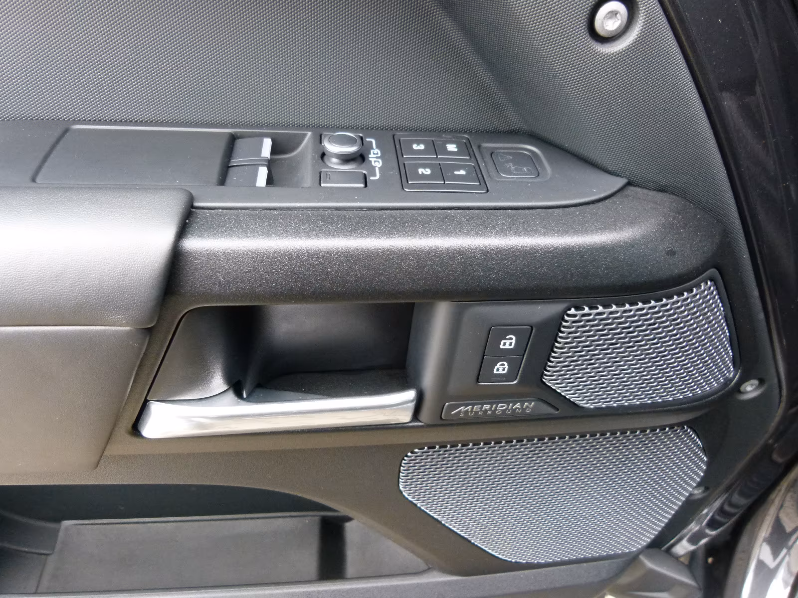 Land Rover Defender 90