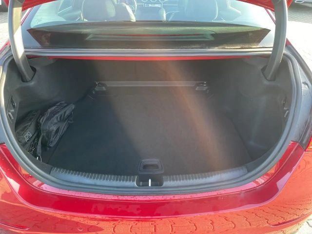 Mercedes-Benz C 180 AVANTGARDE Sedan