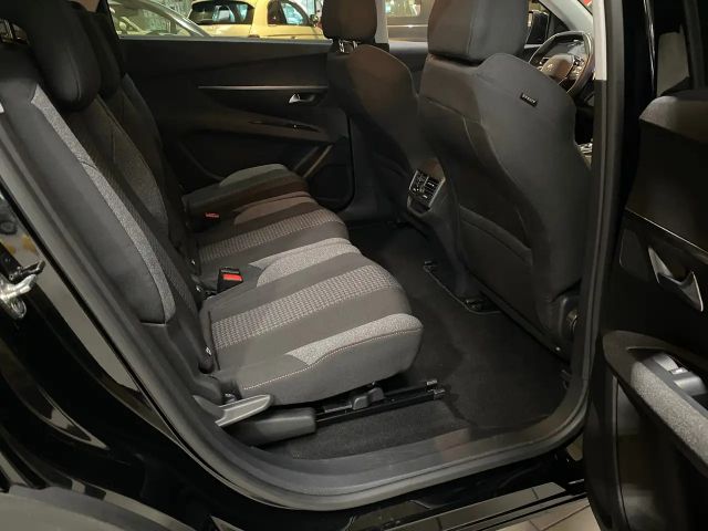 Peugeot 5008 EAT8 PureTech