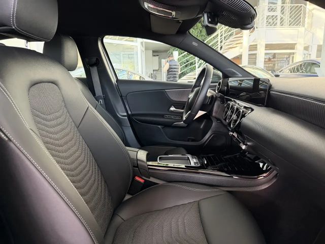 Mercedes-Benz A 180 A 180 d