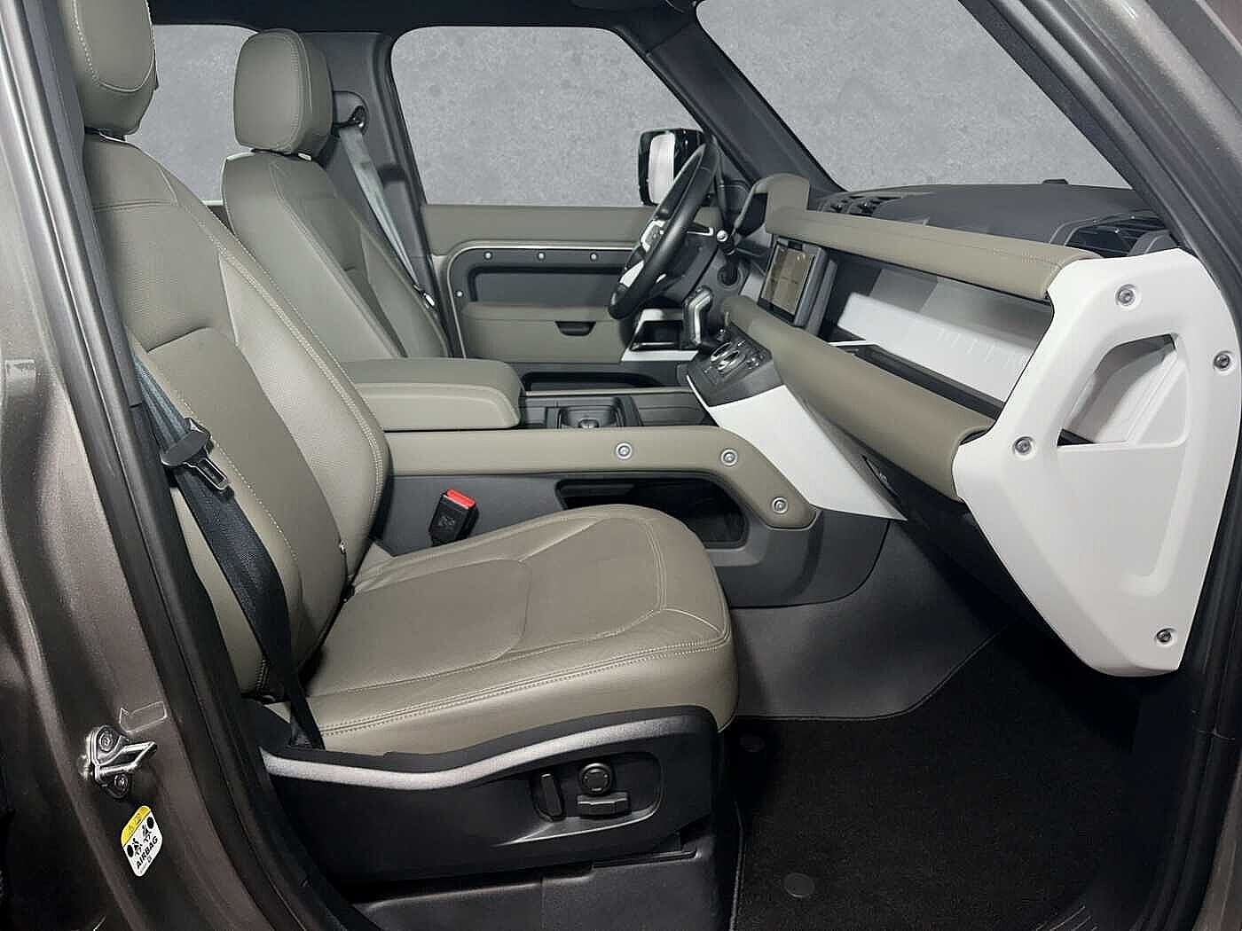 Land Rover Defender 110 SE