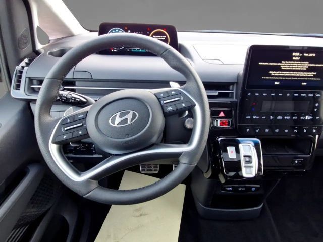 Hyundai Staria Signature