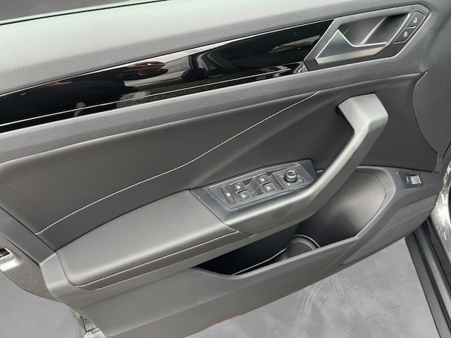 Volkswagen T-Roc 1.5 TSI DSG R-Line