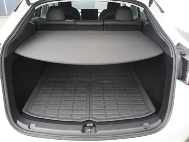 Tesla Model Y AWD Long Range