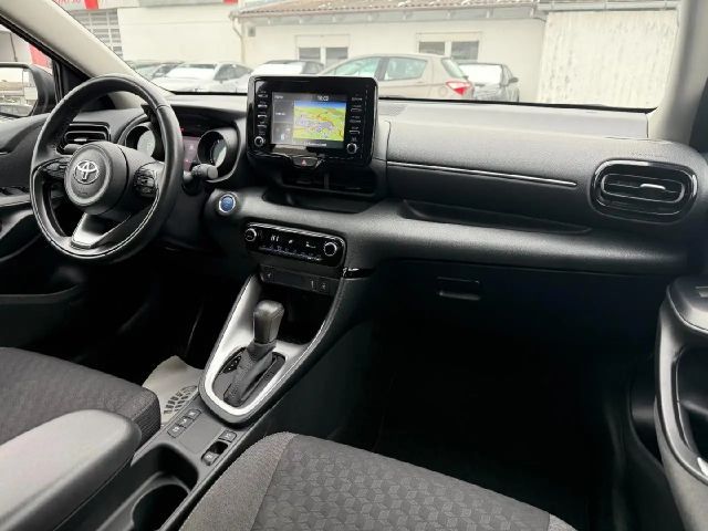 Toyota Yaris Hatchback Hybride Team D