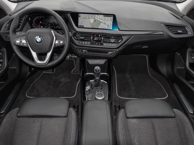 BMW 118 118i Sedan Sport Line