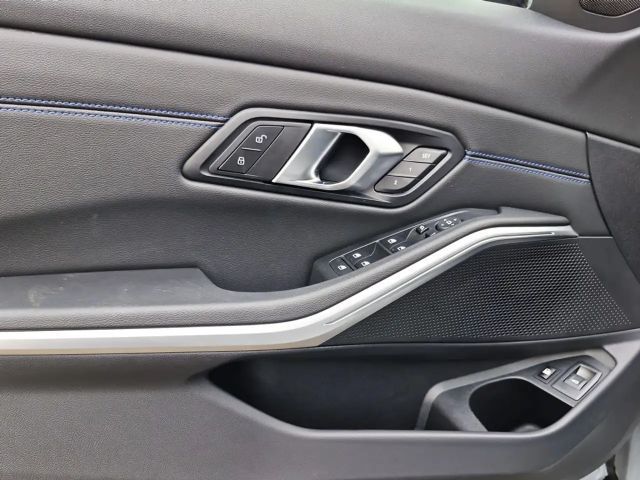 BMW 330 330e Sedan xDrive