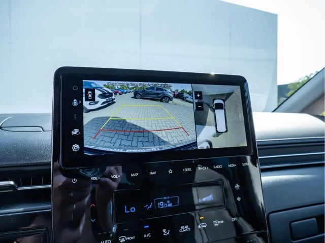 Hyundai Staria Signature