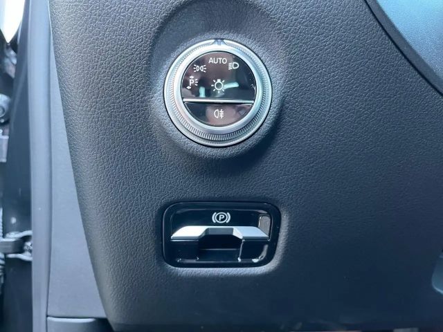 Mercedes-Benz C 180 AVANTGARDE Sedan