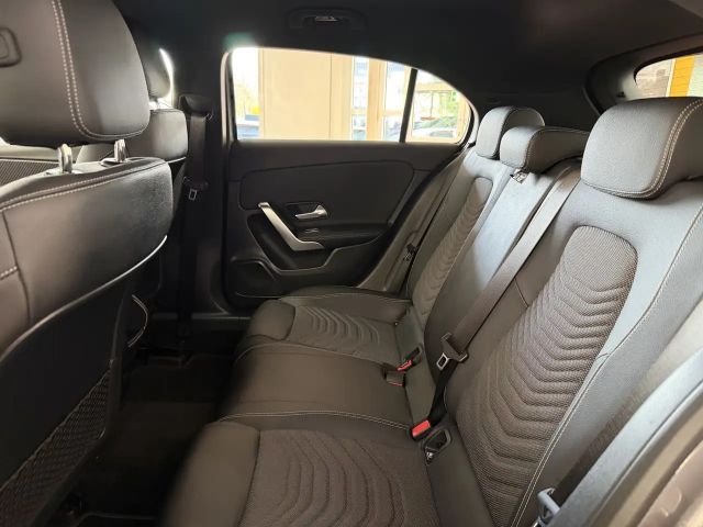 Mercedes-Benz A 180 A 180 d