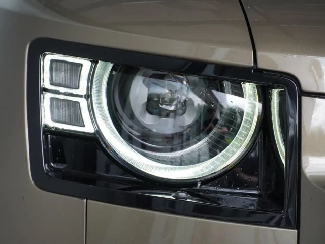 Land Rover Defender 3.0 Dynamic SE