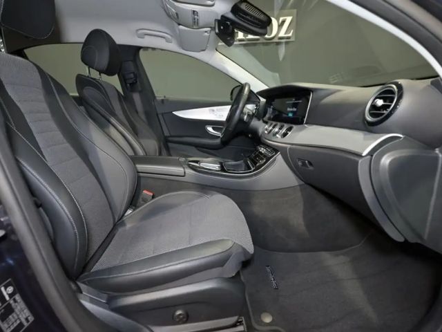Mercedes-Benz E 220 AVANTGARDE E 220 d Sedan