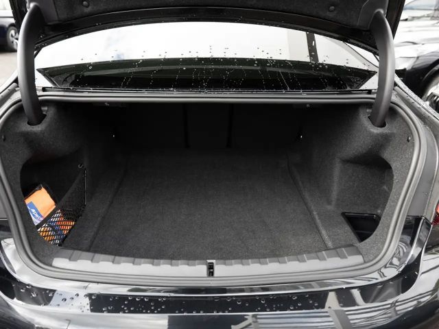 BMW 320 320d M-Sport Sedan