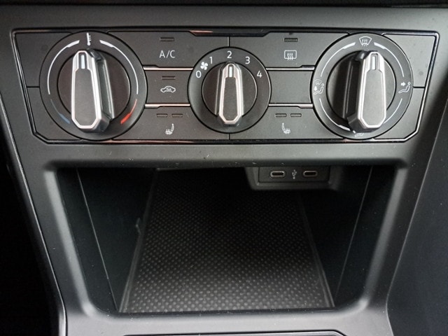 Volkswagen Polo Polo 1.0 APP PDC LED 3,99% GJ-REIF SHZ