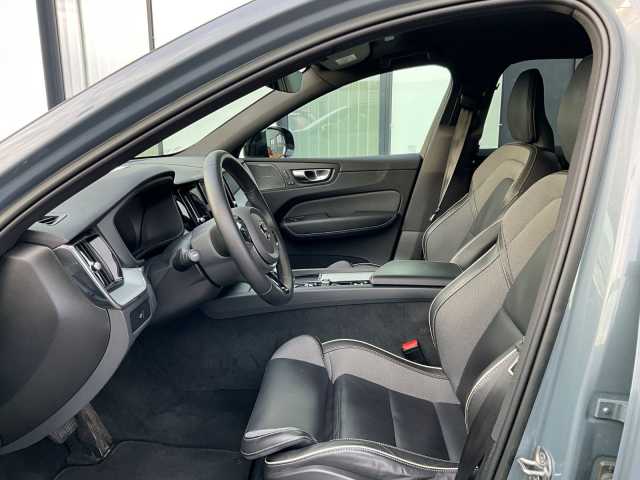 Volvo XC60 Dark Plus