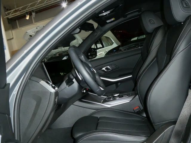 BMW 320 320i M-Sport Sedan