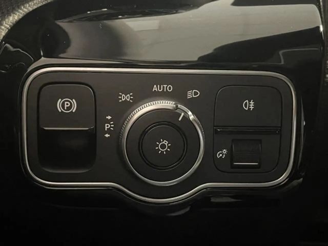 Mercedes-Benz A 180 A 180 d