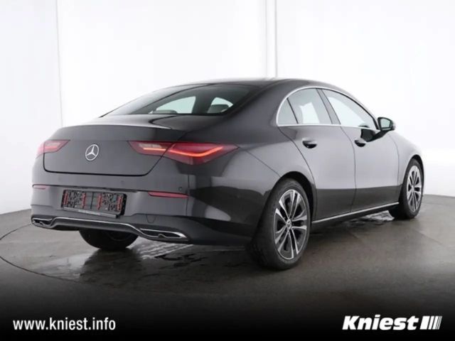 Mercedes-Benz CLA 180 Progressive Sedan