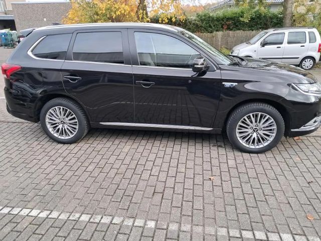 Mitsubishi Outlander 4WD MIVEC PHEV