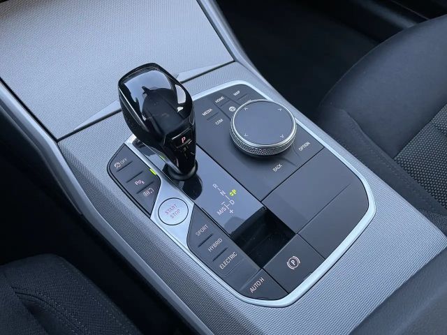 BMW 330 330e Advantage pakket Sedan