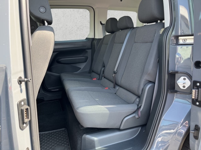 Volkswagen Caddy NFZ 5-Sitzer Motor: 2,0 l TDI EU6 SCR 75 kW Getriebe: 6-Gang-Schaltgetriebe Radstand: 2755 mm KLIMA ALU