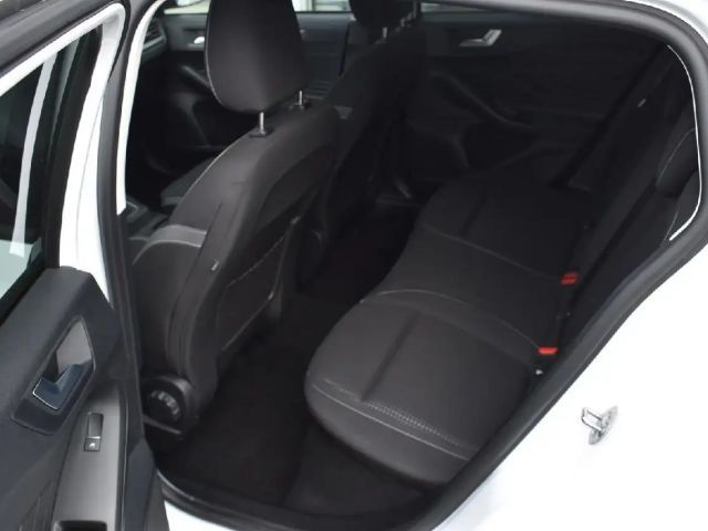 Ford Focus Cool & Connect