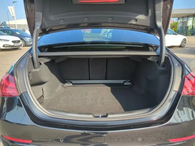 Mercedes-Benz C 200 C 200 d Sedan