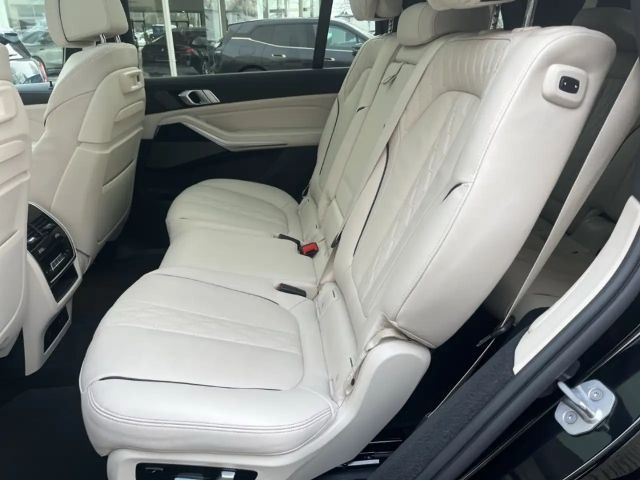 BMW X7 i/HUD/Panorama/Navigation/HarmanKardon