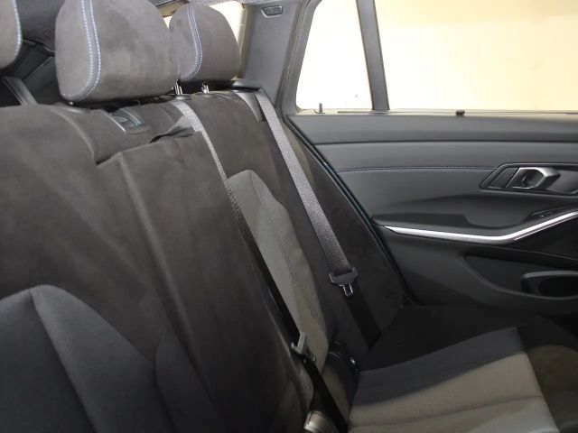 BMW 320 320d M-Sport Touring