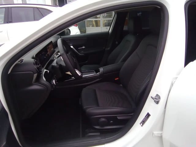 Mercedes-Benz A 180 Hatchback Progressive