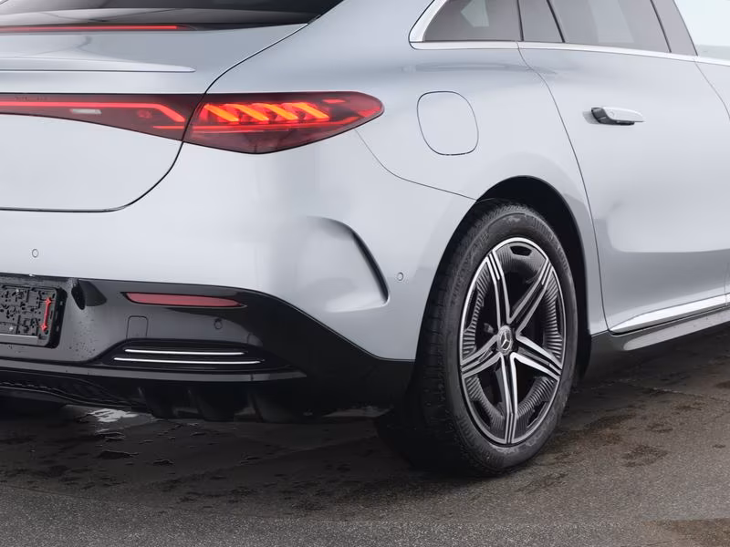 Mercedes-Benz EQE 300 AMG Line Sedan