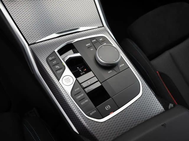 BMW 320 320i M-Sport Sedan