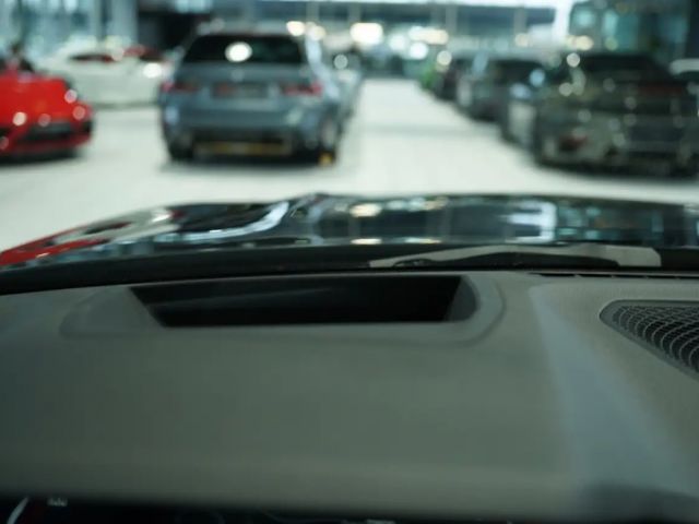 BMW 330 330d M-Sport Sedan