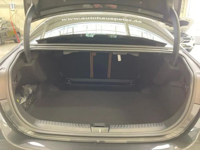 Mercedes-Benz E 200 AMG Line Sedan