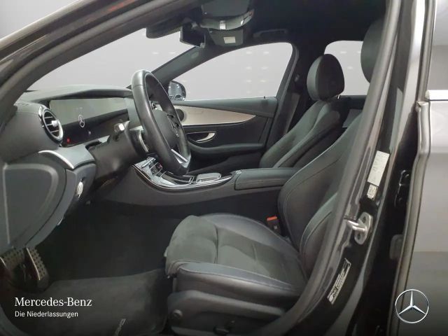 Mercedes-Benz E 300 AMG Line Sedan