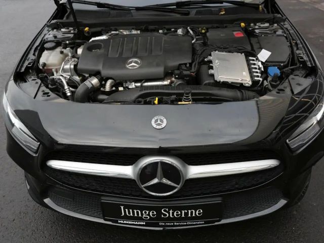 Mercedes-Benz A 180 A 180 d Style