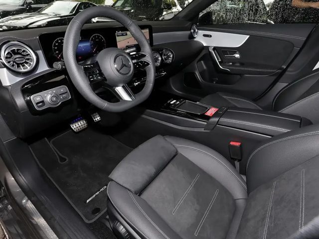 Mercedes-Benz CLA 200 AMG Line Coupé