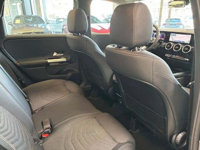 Mercedes-Benz B 200 Progressive Sedan