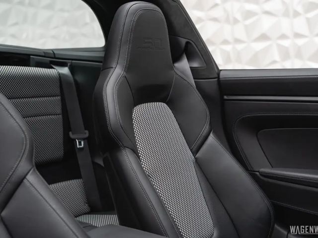 Porsche 992 4 Cabrio GTS Targa