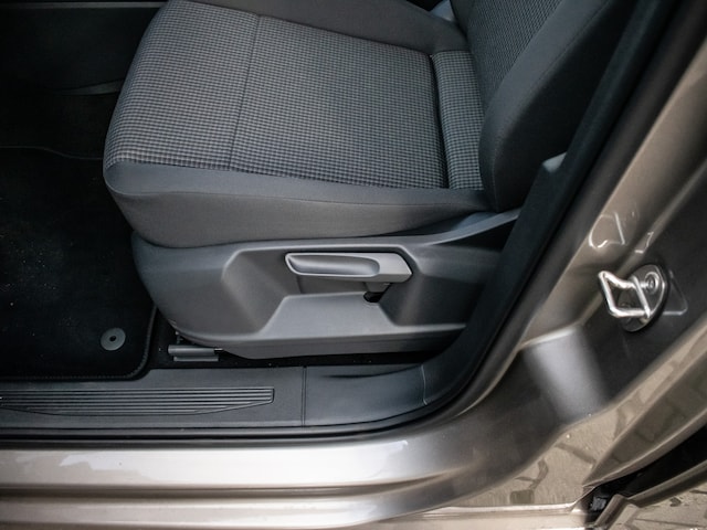 Volkswagen Caddy 5-Sitzer TDI AHK PDC GRA Klima