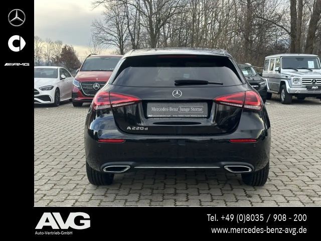 Mercedes-Benz A 220 A 220 d